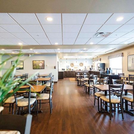 Best Western Plus Lacombe Inn And Suites Ngoại thất bức ảnh
