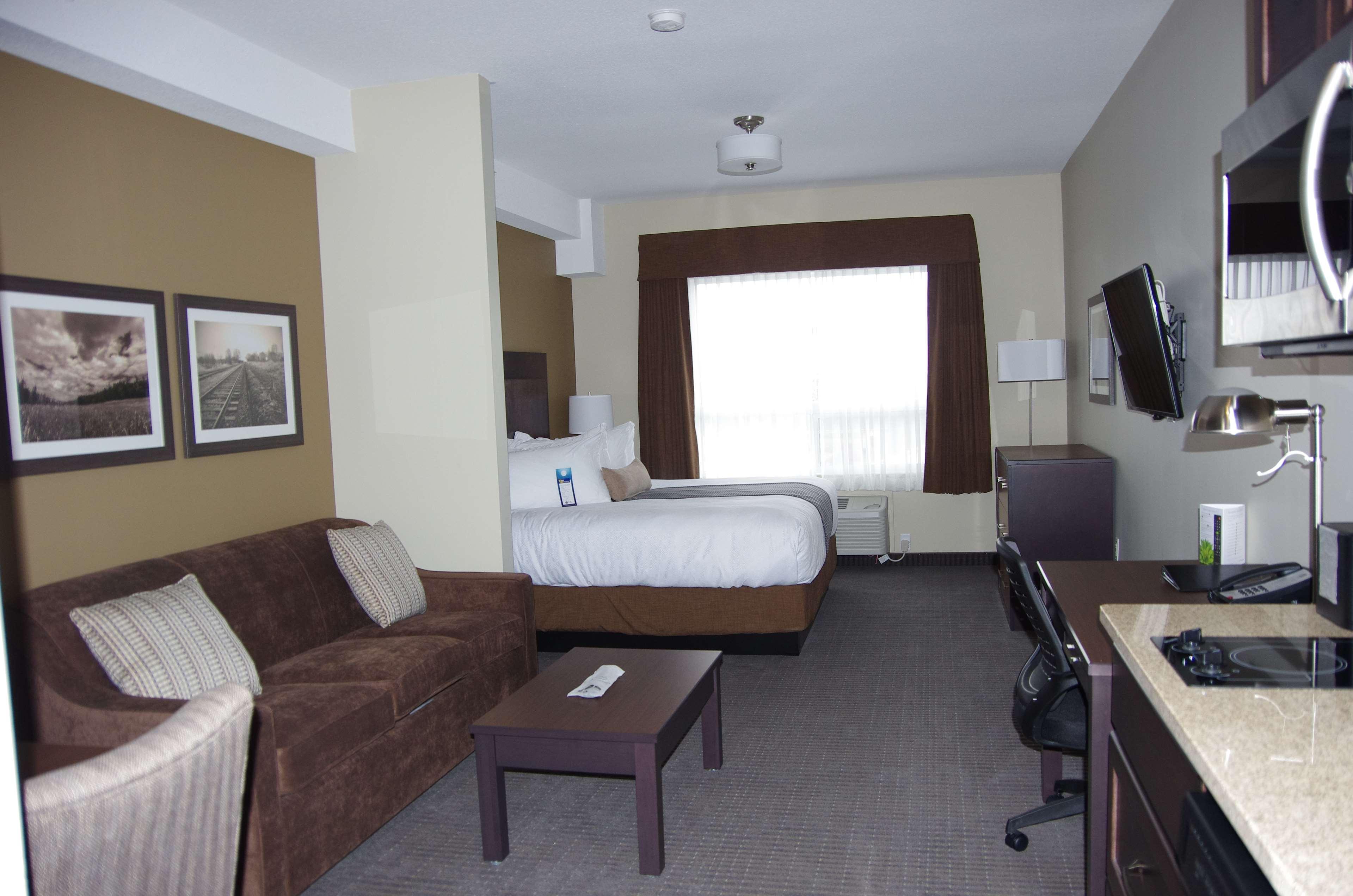 Best Western Plus Lacombe Inn And Suites Ngoại thất bức ảnh