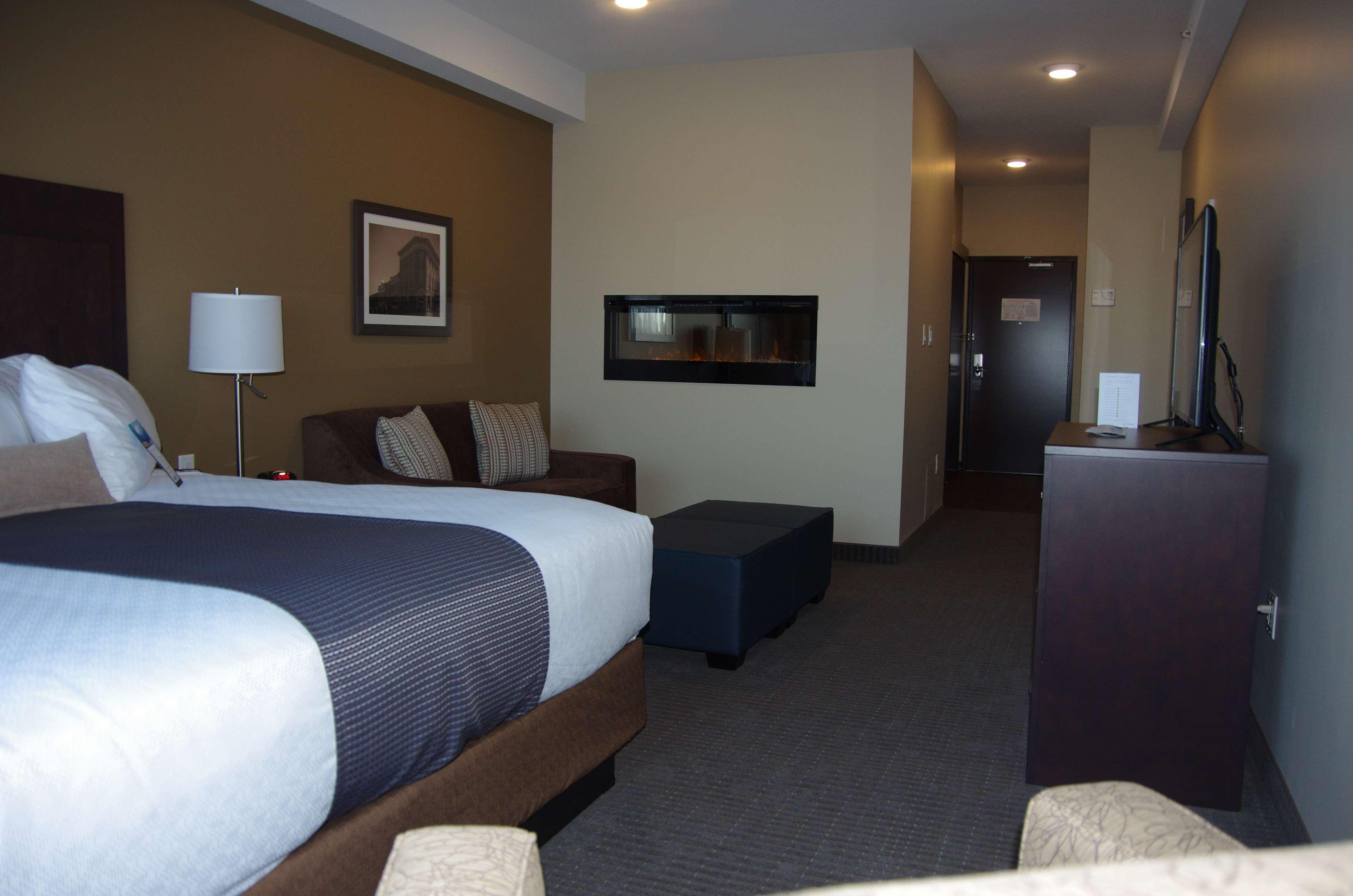 Best Western Plus Lacombe Inn And Suites Ngoại thất bức ảnh