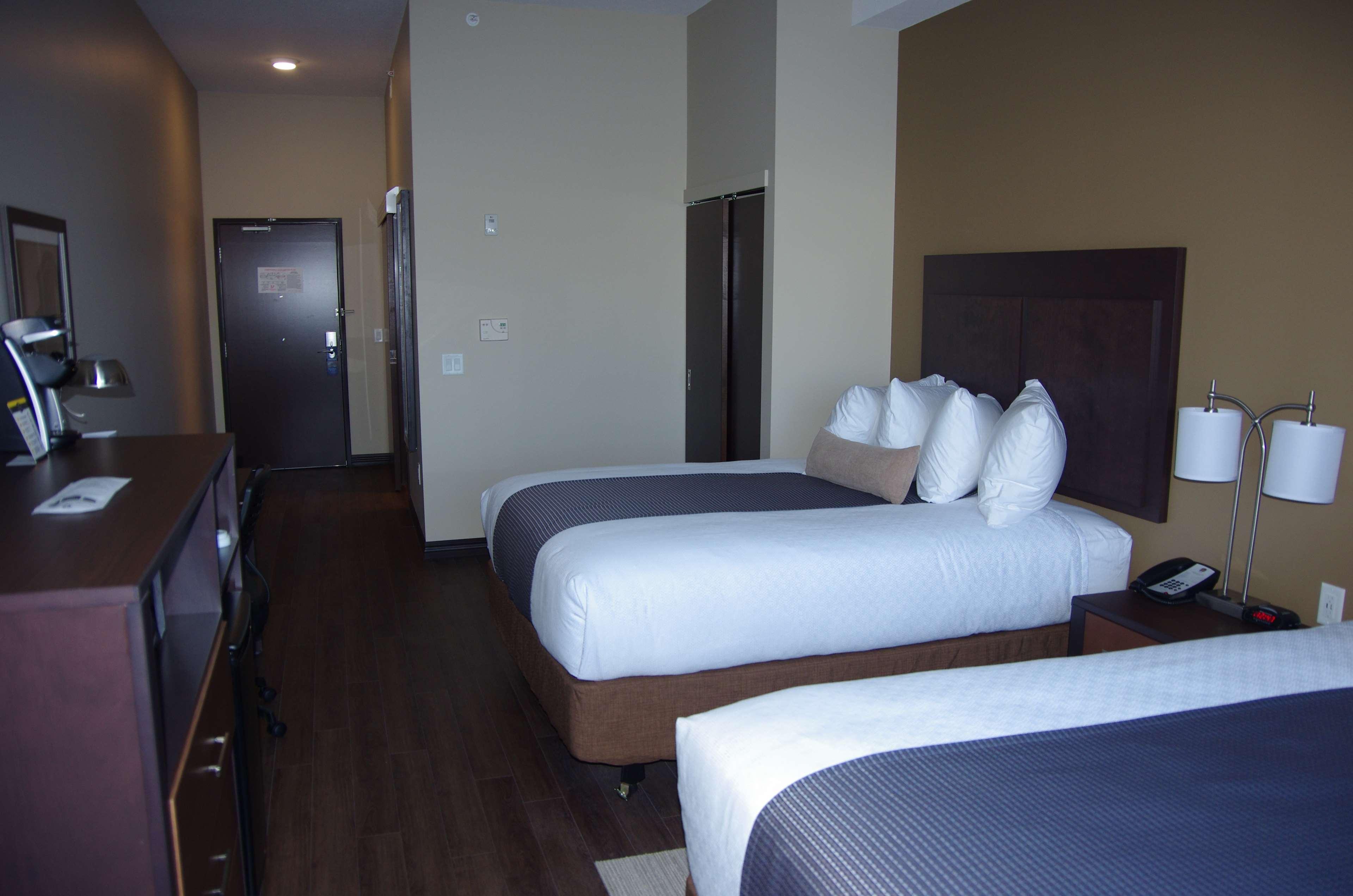 Best Western Plus Lacombe Inn And Suites Ngoại thất bức ảnh