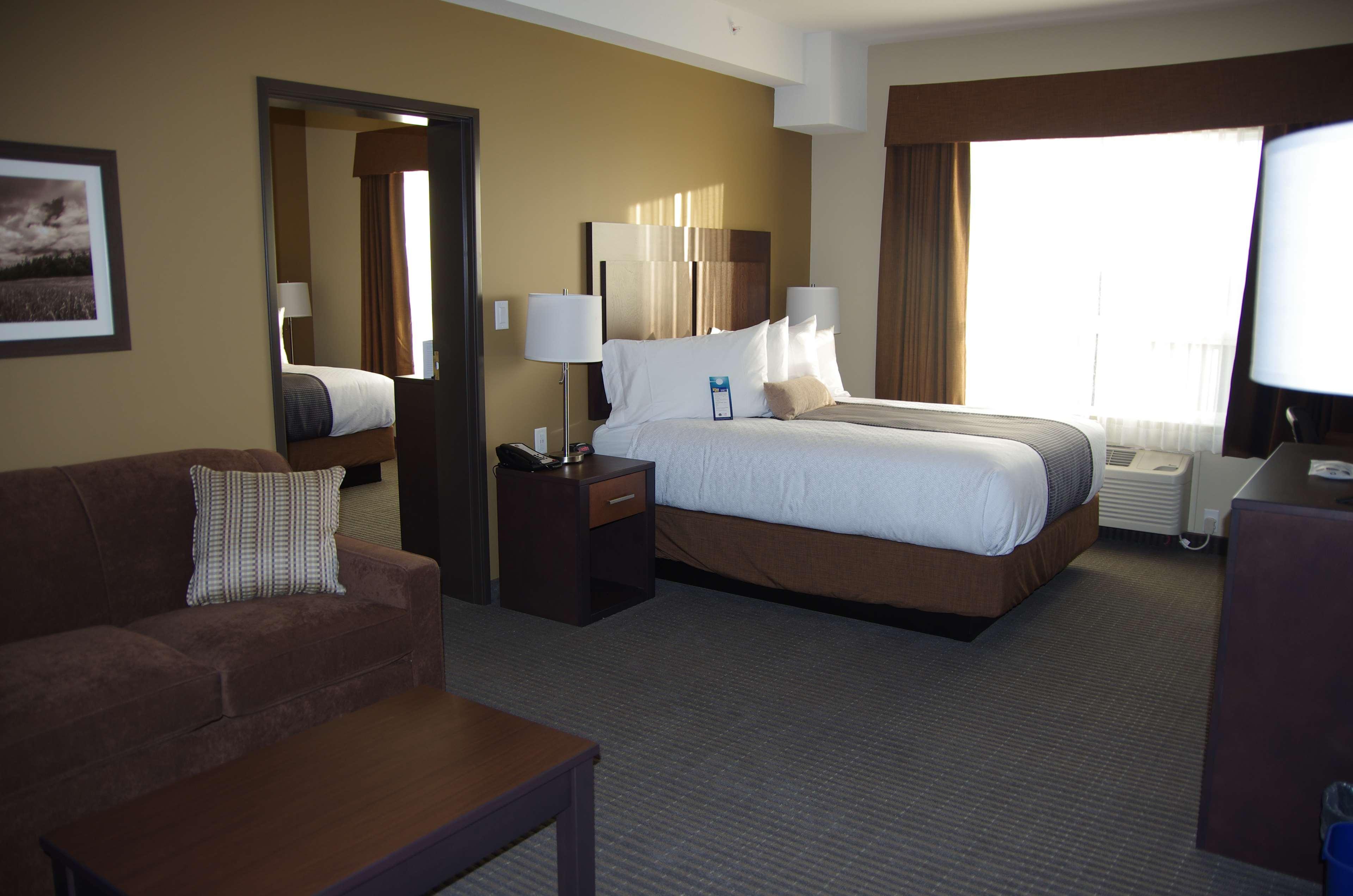 Best Western Plus Lacombe Inn And Suites Ngoại thất bức ảnh