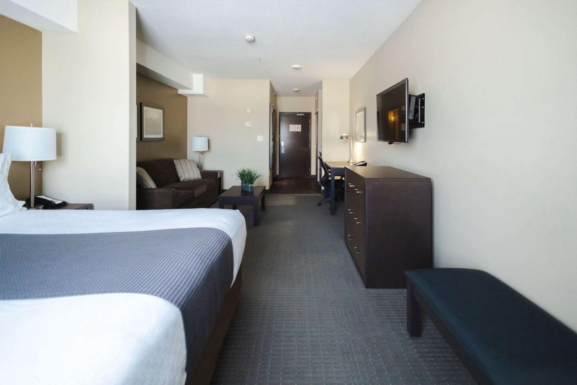 Best Western Plus Lacombe Inn And Suites Ngoại thất bức ảnh