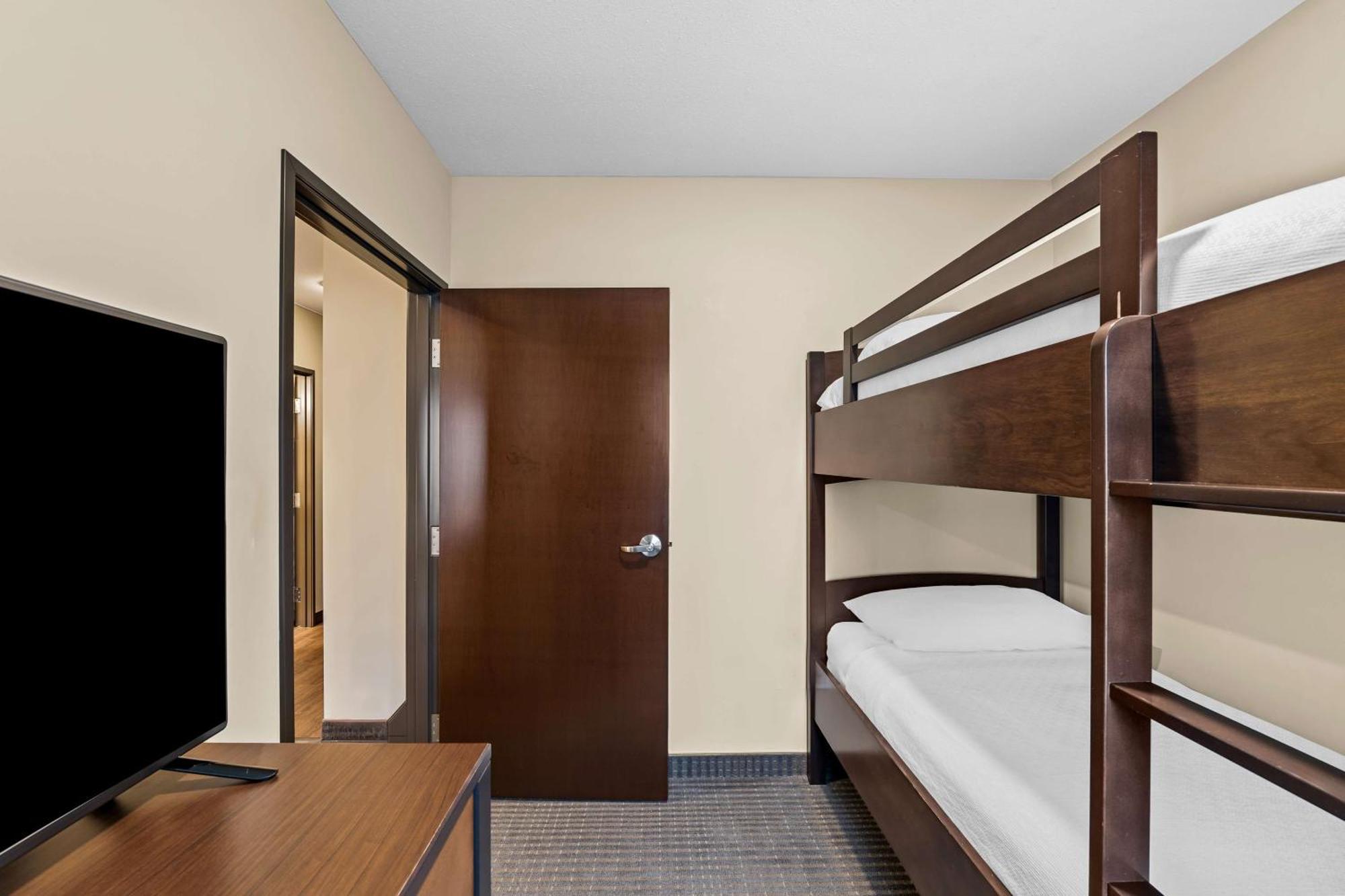 Best Western Plus Lacombe Inn And Suites Ngoại thất bức ảnh