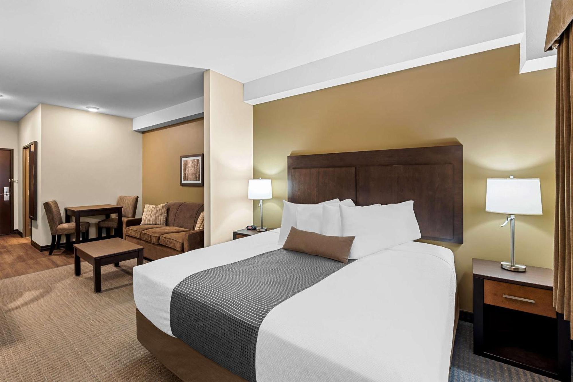 Best Western Plus Lacombe Inn And Suites Ngoại thất bức ảnh