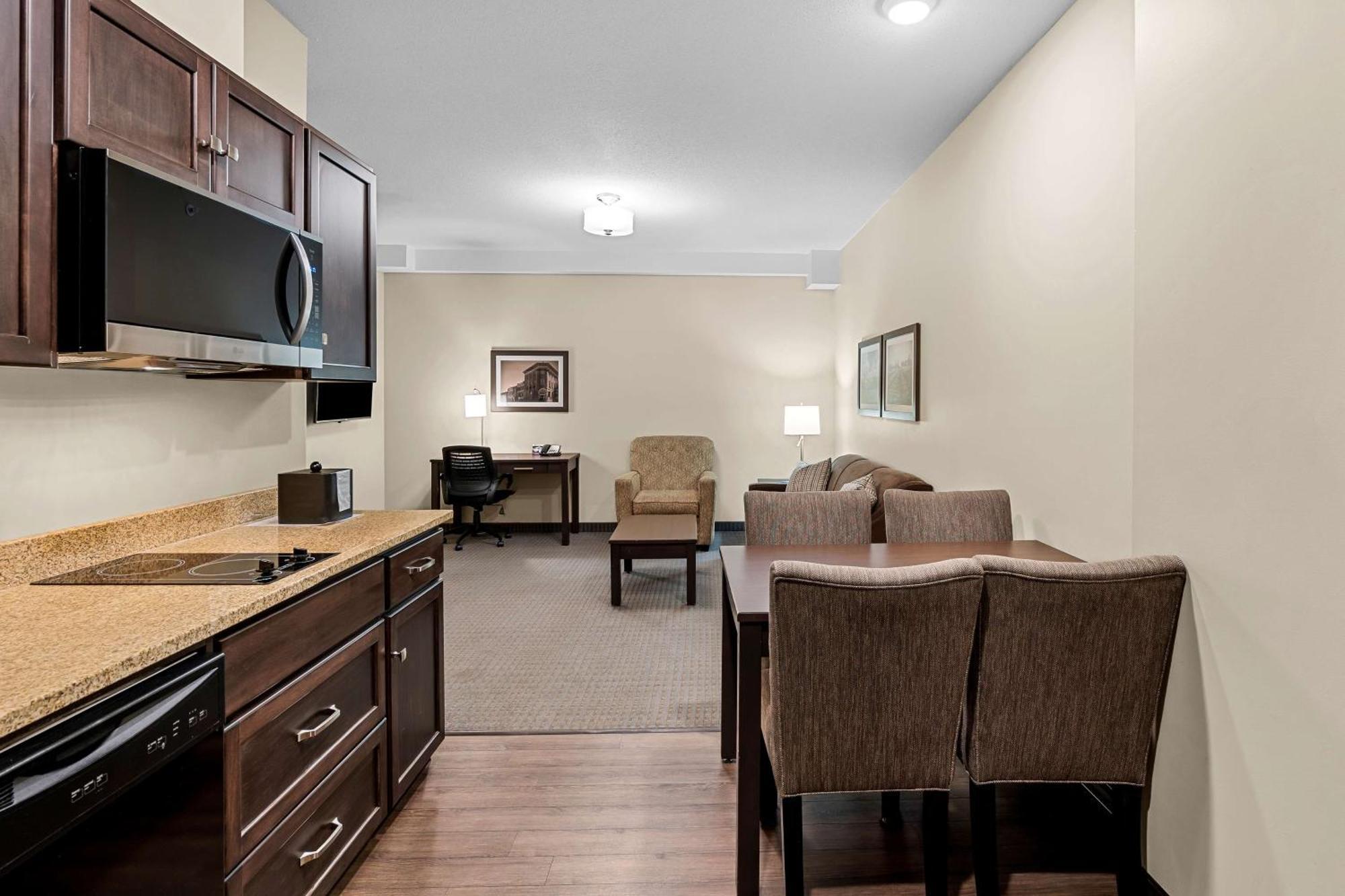 Best Western Plus Lacombe Inn And Suites Ngoại thất bức ảnh
