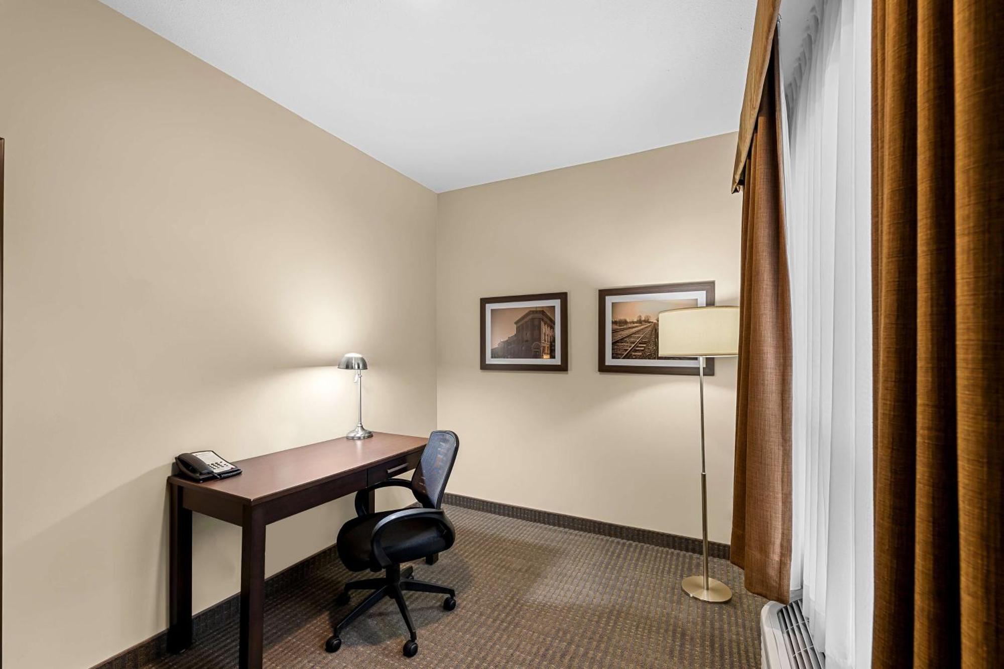 Best Western Plus Lacombe Inn And Suites Ngoại thất bức ảnh