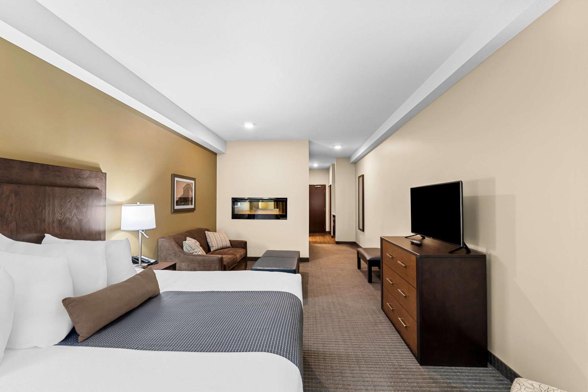 Best Western Plus Lacombe Inn And Suites Ngoại thất bức ảnh
