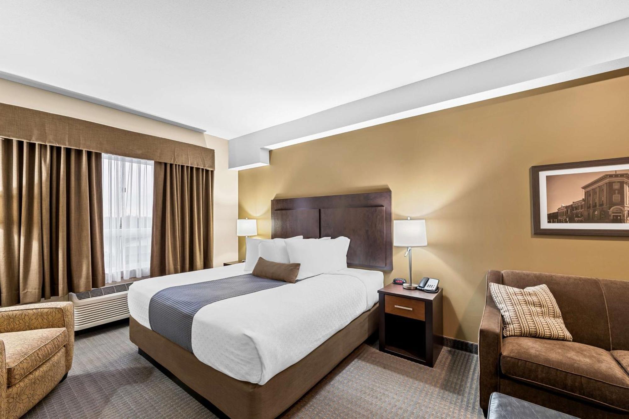 Best Western Plus Lacombe Inn And Suites Ngoại thất bức ảnh
