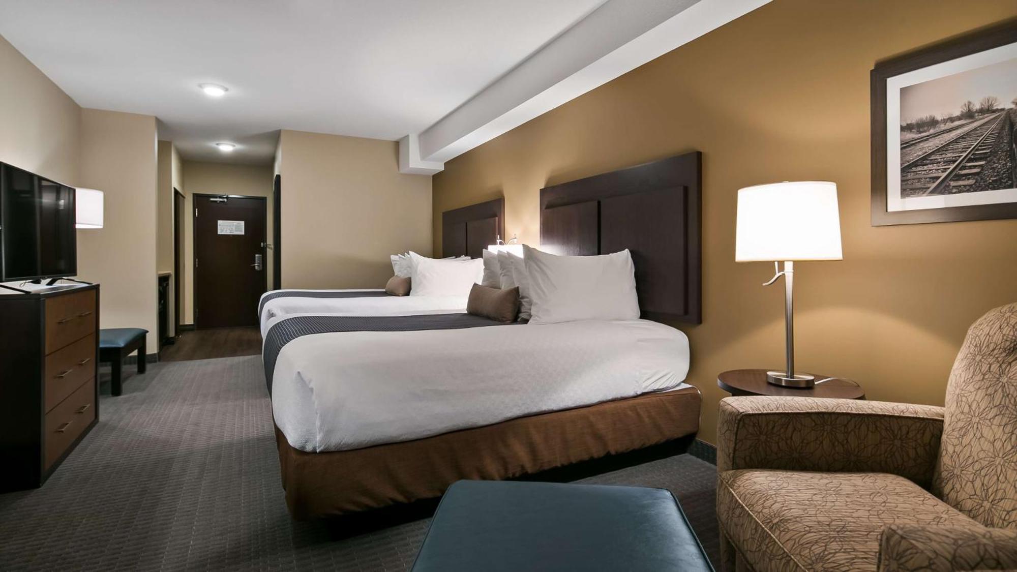 Best Western Plus Lacombe Inn And Suites Ngoại thất bức ảnh