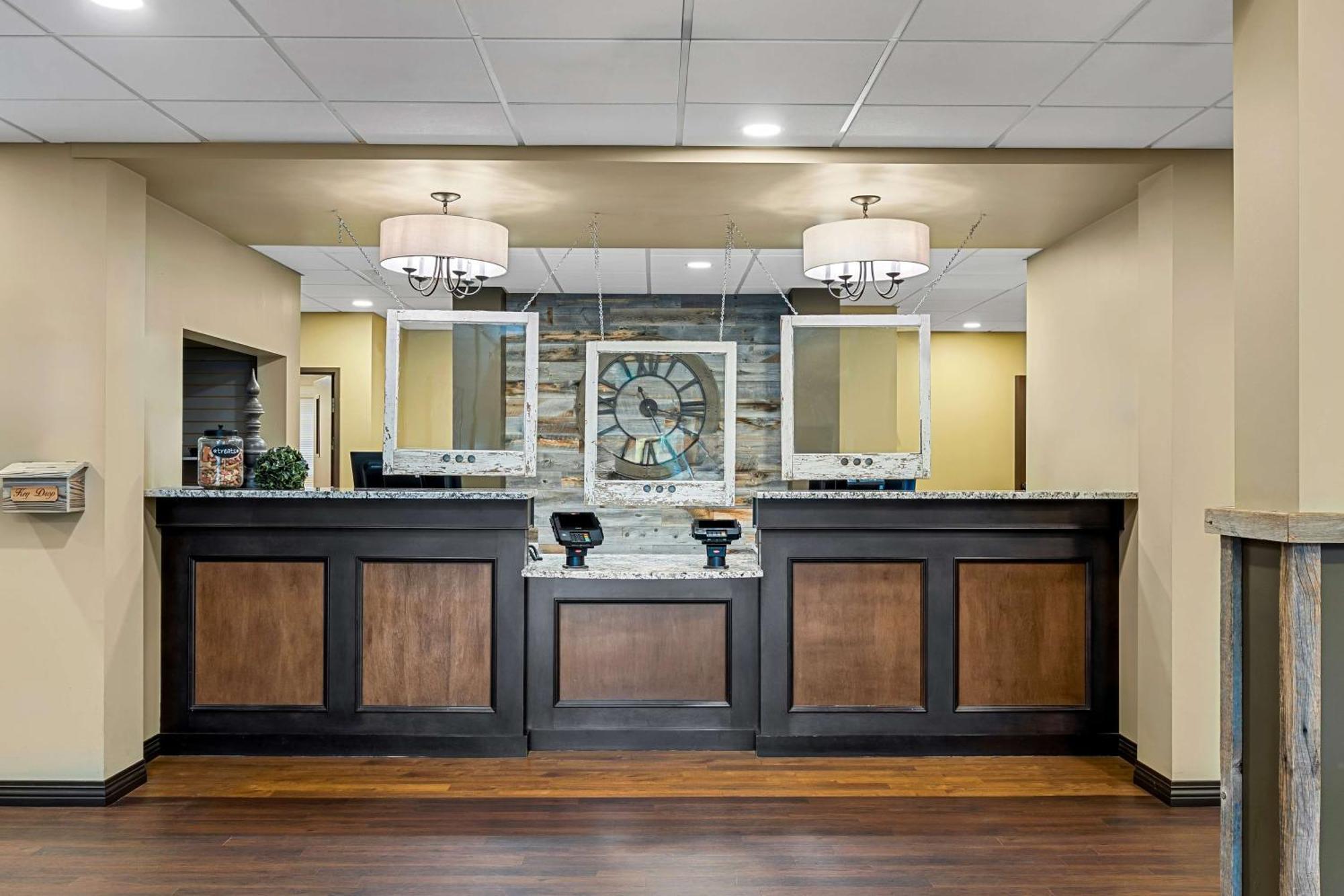 Best Western Plus Lacombe Inn And Suites Ngoại thất bức ảnh