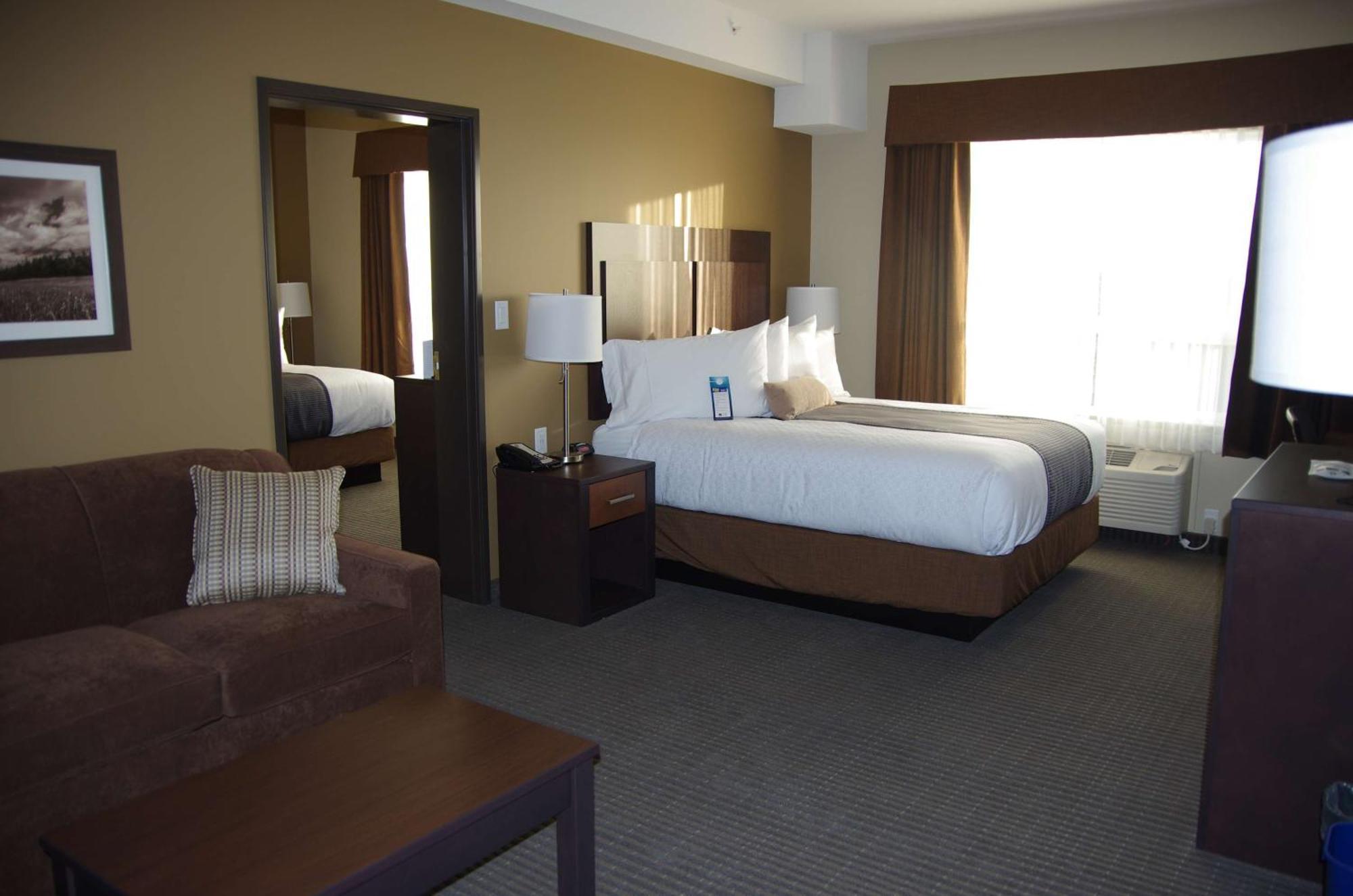 Best Western Plus Lacombe Inn And Suites Ngoại thất bức ảnh